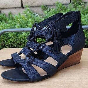 UGG Yasmin Lace Up Black Wedge Sandal Size 9